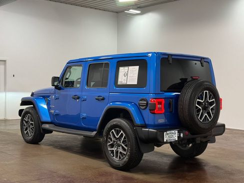 Used 2024 Jeep Wrangler Unlimited Sahara w/ Technology Group AWD/4WD image 25