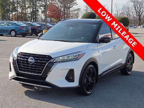 Used 2024 Nissan Kicks SR image 2