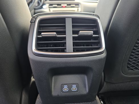 Used 2025 Genesis G70 2.5T AWD/4WD image 18