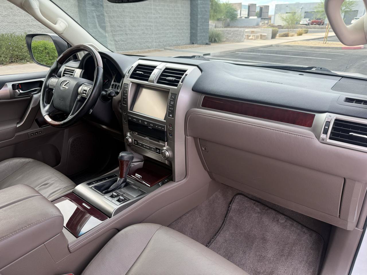 Used 2017 Lexus GX 460 Premium w/ Premium Package AWD/4WD image 19