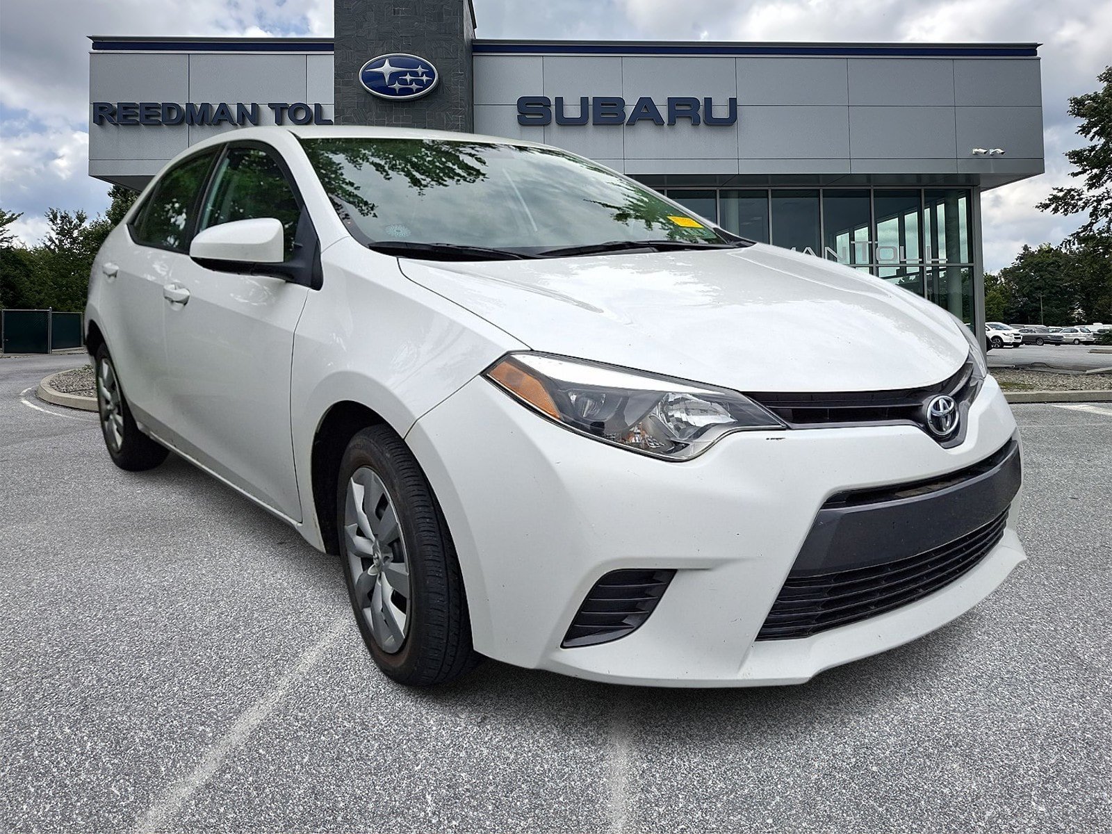 Used 2015 Toyota Corolla LE FWD image 1