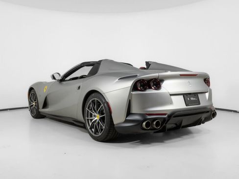 Used 2022 Ferrari 812 GTS image 4