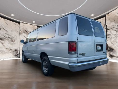 Used 2006 Ford E-350 and Econoline 350 XLT RWD image 8