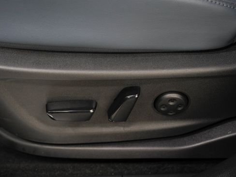 Used 2023 Nissan Ariya AWD/4WD image 26