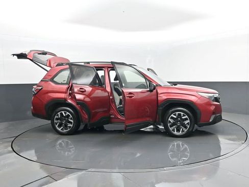 Used 2025 Subaru Forester Premium image 30