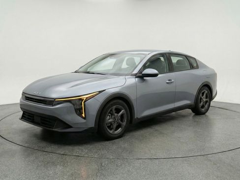 Used 2025 Kia K4 FWD image 3
