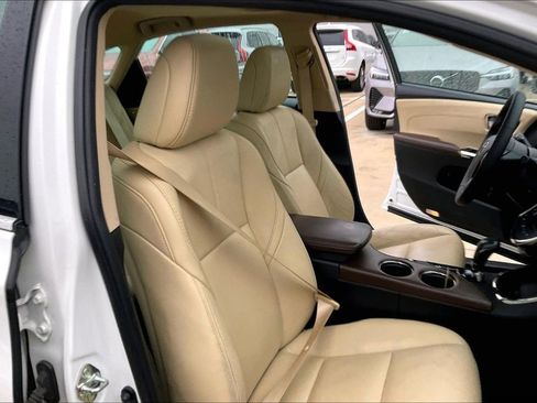 Used 2018 Toyota Avalon XLE Premium image 10