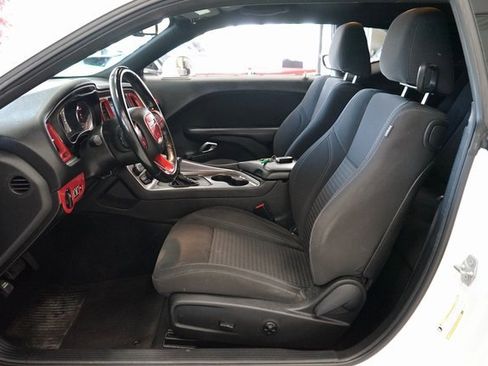 Used 2019 Dodge Challenger SXT image 21