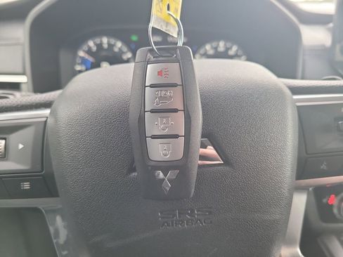 Used 2024 Mitsubishi Outlander AWD image 32