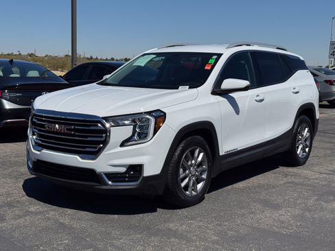 Used 2024 GMC Terrain SLT FWD image 3