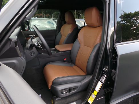 Used 2025 Lexus GX 550 w/ Cold Area Package AWD/4WD image 10