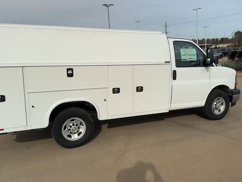 New 2025 Chevrolet Express 3500 w/ Power Convenience Package image 9