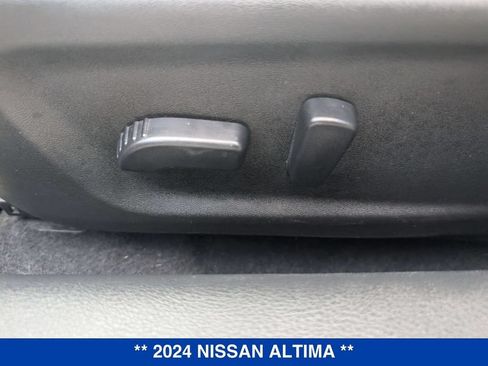 Used 2024 Nissan Altima 2.5 SV FWD image 15