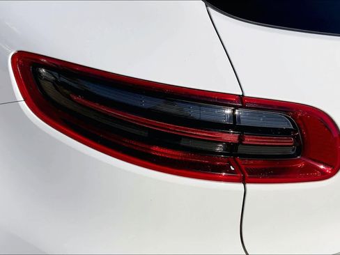 Used 2018 Porsche Macan S image 27