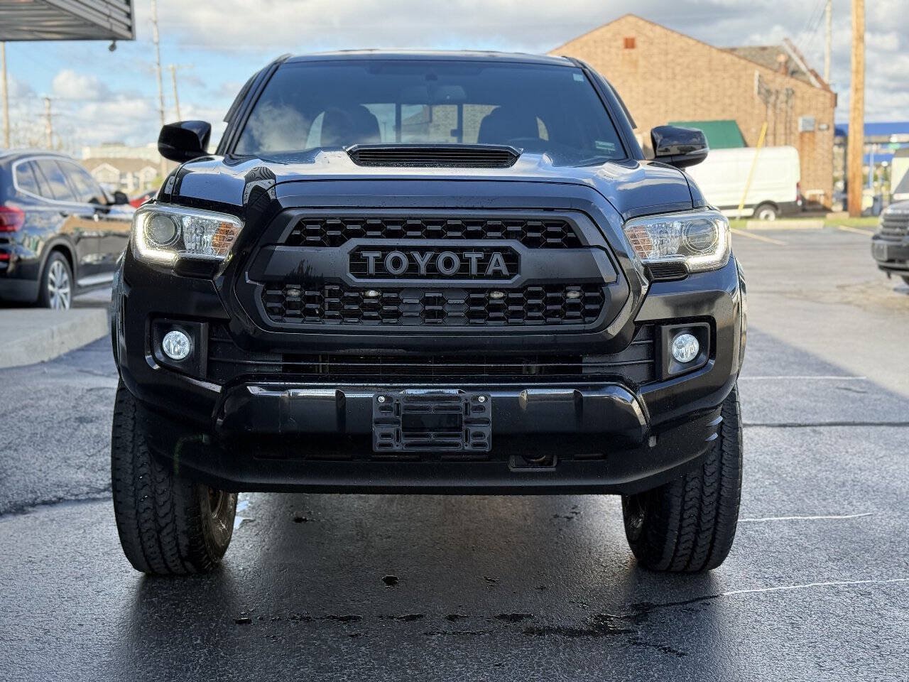 Used 2016 Toyota Tacoma TRD Sport w/ Towing Package AWD/4WD image 2