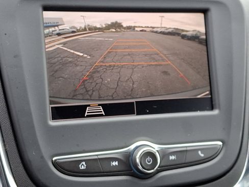 Used 2022 Chevrolet Equinox LS w/ LS Convenience Package image 18