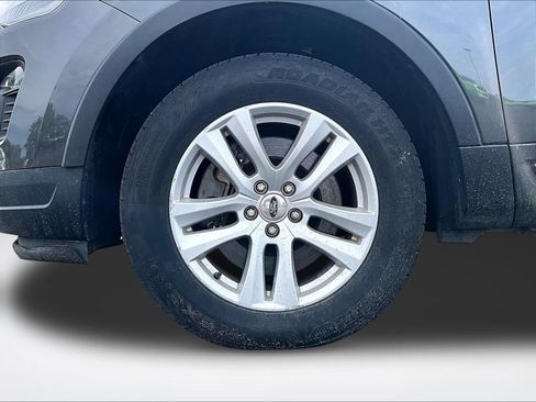 Used 2018 Ford Explorer XLT w/ Equipment Group 202A AWD/4WD image 10