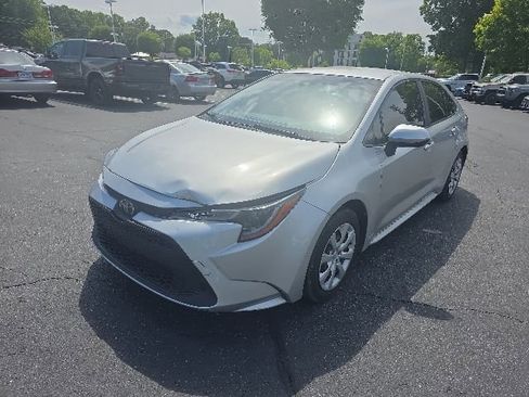 Used 2020 Toyota Corolla LE FWD image 5