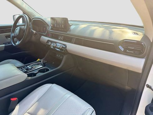Used 2024 Honda Pilot Elite image 16