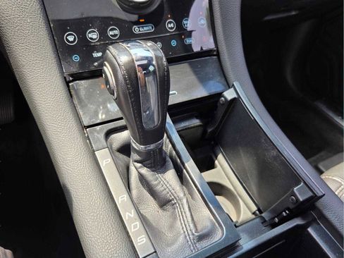 Used 2018 Ford Taurus Limited FWD image 24
