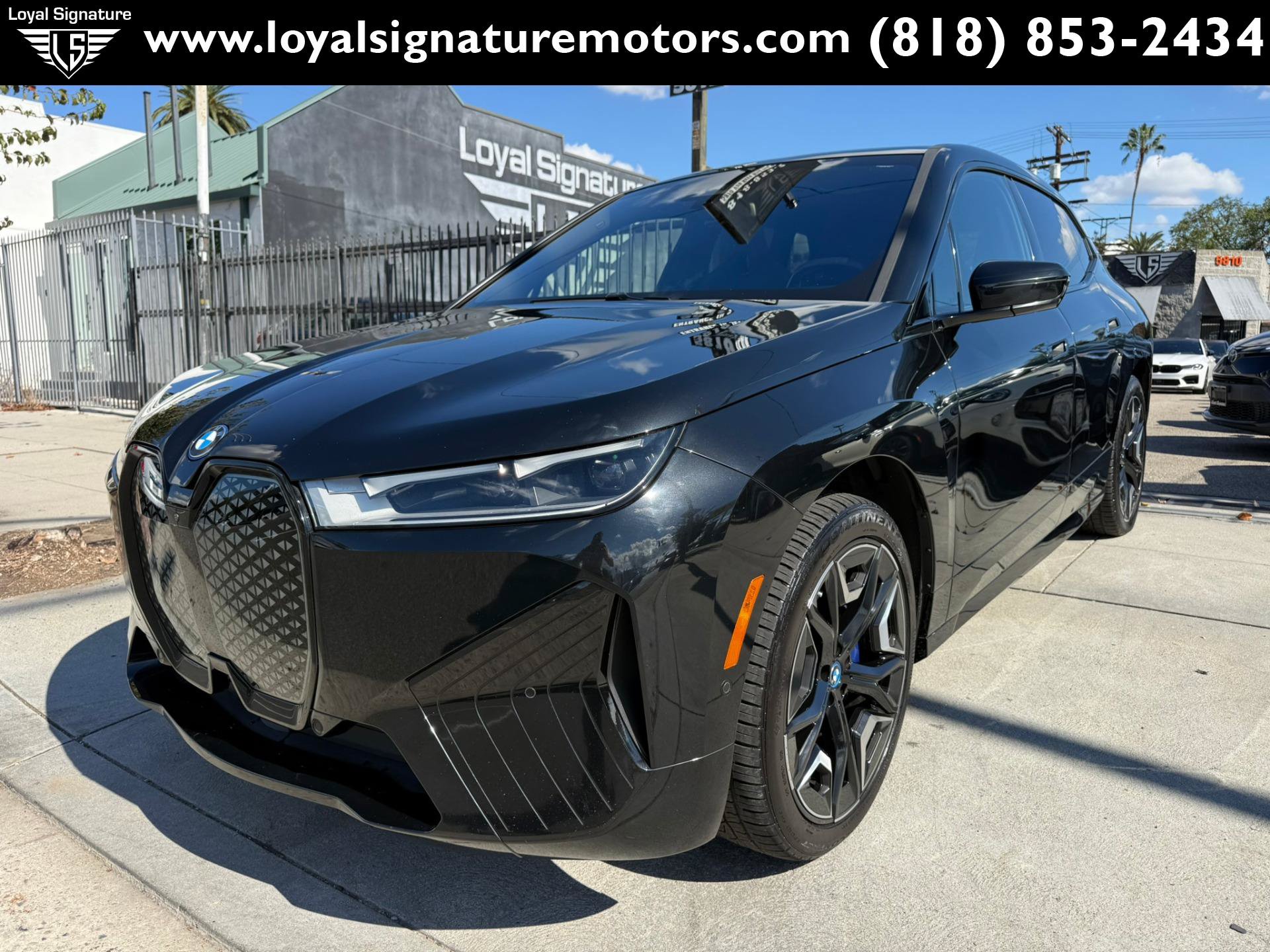 Used 2024 BMW iX xDrive50 w/ Sport Package AWD/4WD image 3