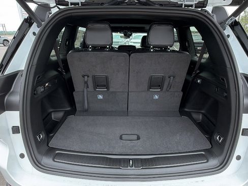 New 2026 Jeep Grand Cherokee L 2WD image 23