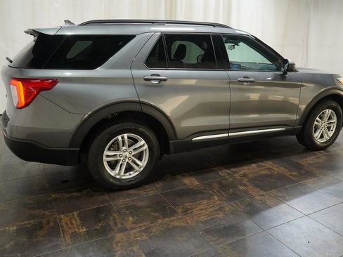 Used 2022 Ford Explorer XLT w/ Equipment Group 202A image 4