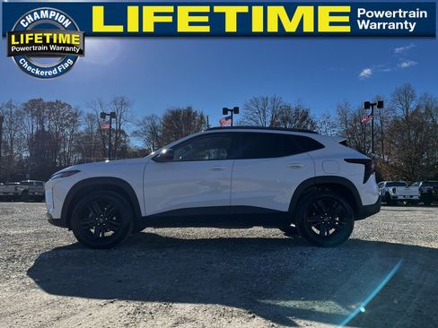 Used 2024 Chevrolet Trax ACTIV w/ Driver Confidence Package image 14