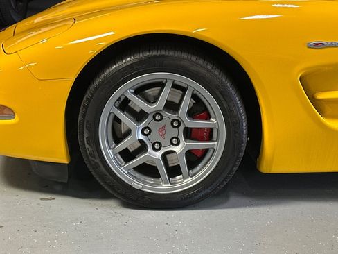 Used 2004 Chevrolet Corvette Z06 w/ Memory Package RWD image 36