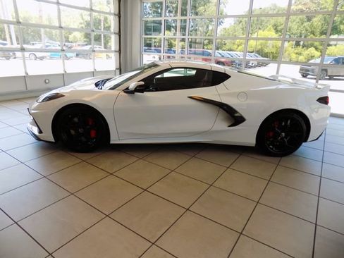 Used 2021 Chevrolet Corvette Stingray Premium Cpe w/ Z51 Performance Package RWD image 5