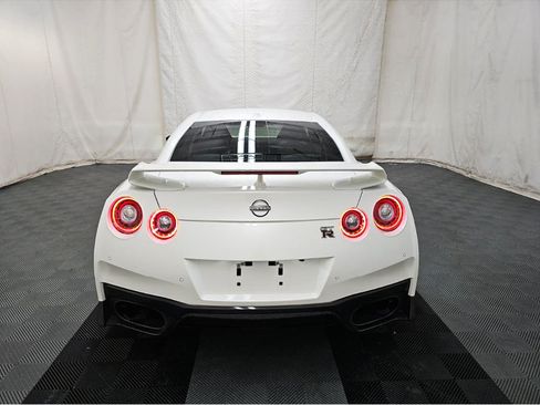 Used 2023 Nissan GT-R Premium AWD/4WD image 5