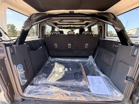 New 2025 Ford Bronco Raptor image 14