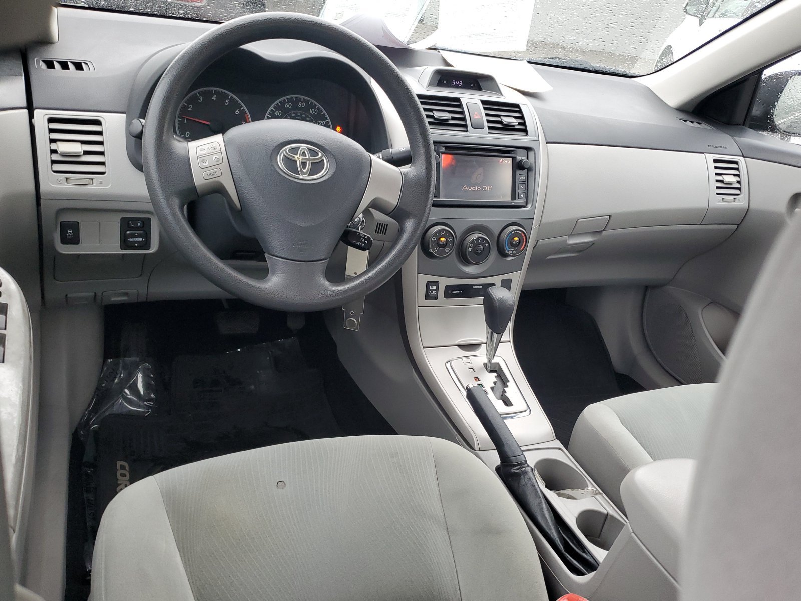 Used 2013 Toyota Corolla LE FWD image 9