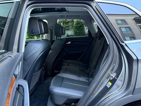 Used 2020 Audi Q5 e Premium Plus w/ Premium Plus Package AWD/4WD image 9