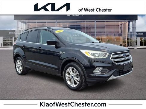 Used 2017 Ford Escape SE w/ Equipment Group 201A AWD/4WD image 1