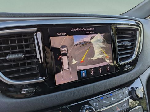 Used 2019 Chrysler Pacifica Touring Plus w/ Advanced Safetytec Group image 24