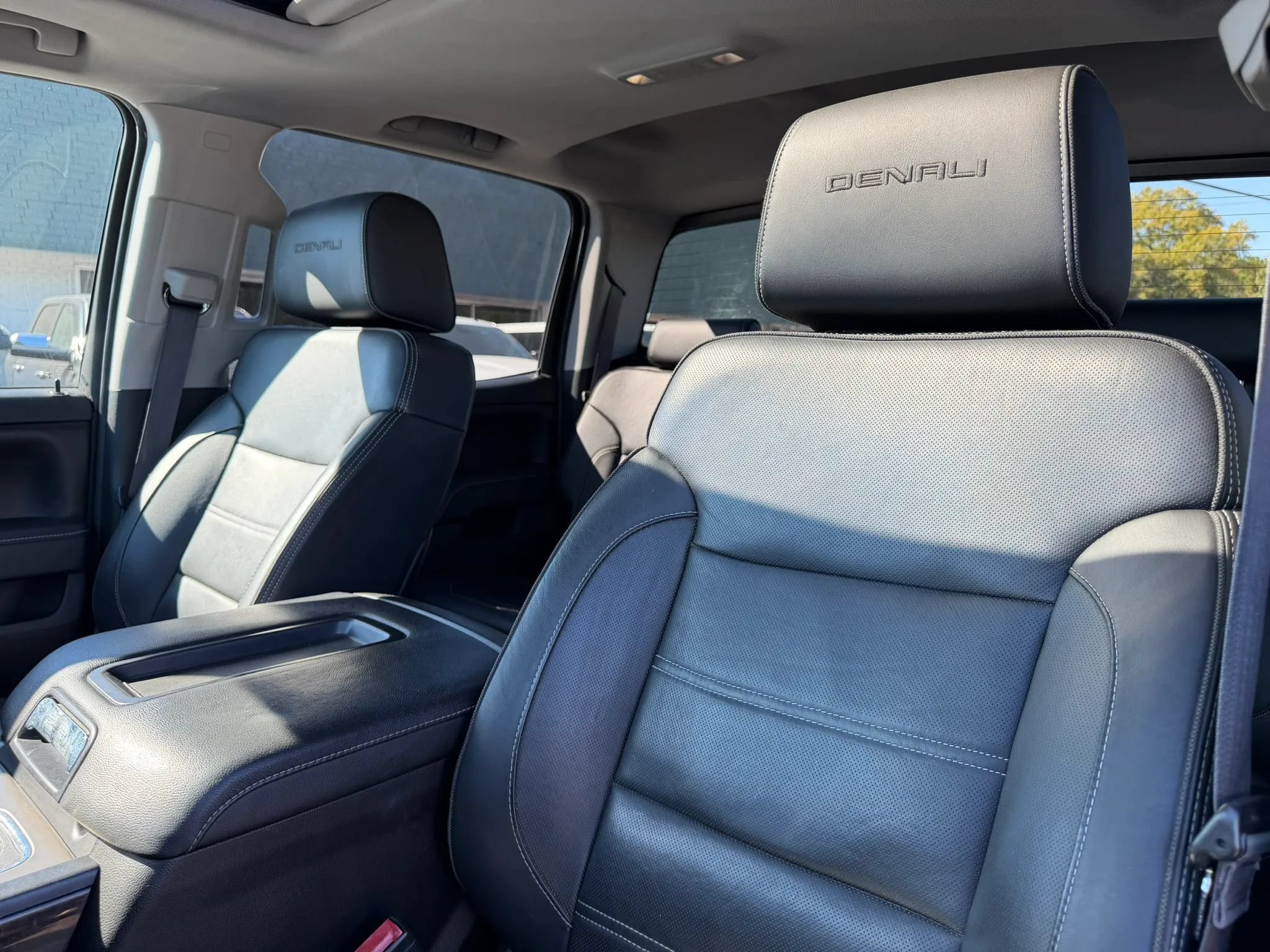 Used 2015 GMC Sierra 2500 Denali w/ Duramax Plus Package AWD/4WD image 16