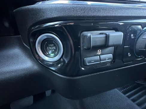 Certified 2025 Chevrolet Silverado 1500 LT AWD/4WD image 35
