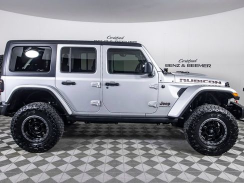 Used 2023 Jeep Wrangler Unlimited Rubicon AWD/4WD image 3