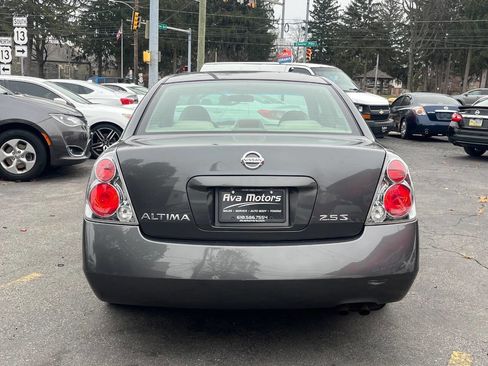 Used 2005 Nissan Altima 2.5 S w/ (S02) Side Airbags Pkg image 3