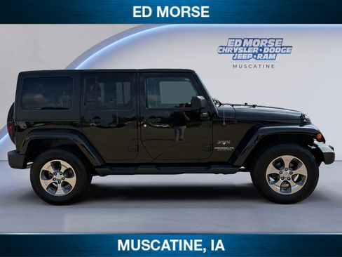 Used 2016 Jeep Wrangler Unlimited Sahara w/ Connectivity Group AWD/4WD image 6