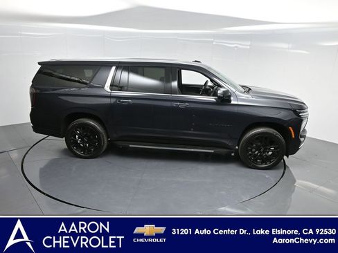 New 2025 Chevrolet Suburban Premier image 39
