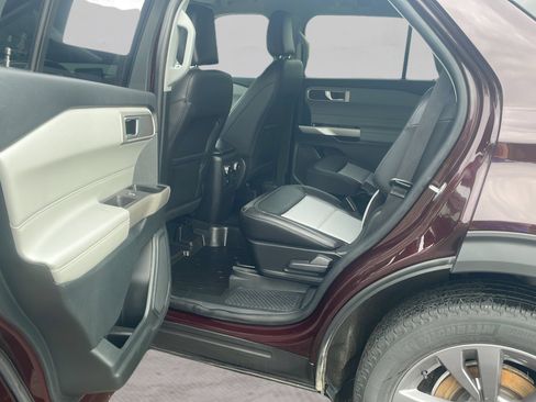 Used 2023 Ford Explorer XLT w/ Equipment Group 202A AWD/4WD image 13