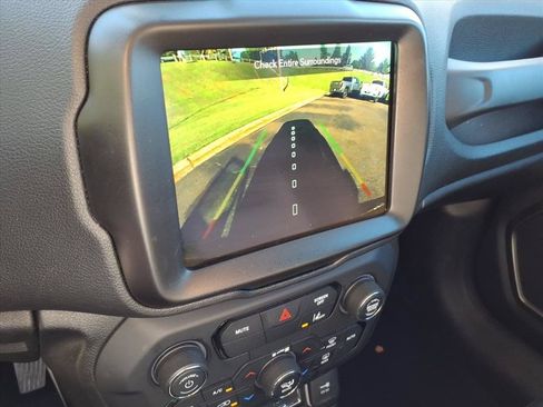 Used 2023 Jeep Renegade Latitude AWD/4WD image 35