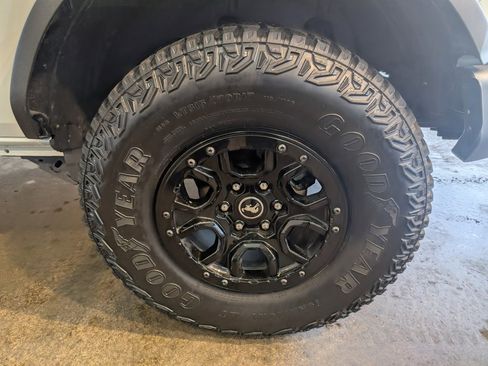 Used 2024 Ford Bronco Wildtrak image 9