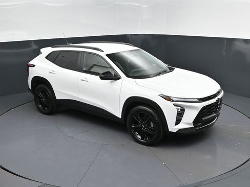 Used 2024 Chevrolet Trax ACTIV w/ Driver Confidence Package image 1