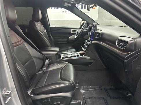 Used 2022 Ford Explorer Platinum w/ Equipment Group 601A AWD/4WD image 19