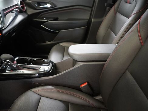 Used 2024 Chevrolet Trax RS w/ Sunroof Package FWD image 8