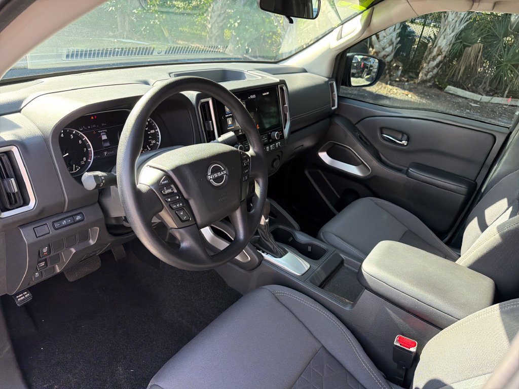 Used 2025 Nissan Frontier SV RWD image 11