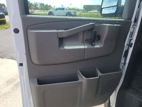Used 2025 Chevrolet Express 3500 LT w/ LT Preferred Equipment Group RWD image 8